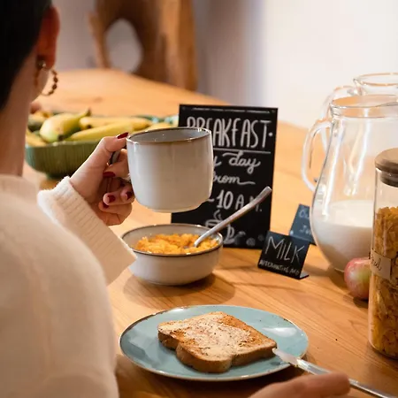 We Hate F Tourists Vandrerhjem