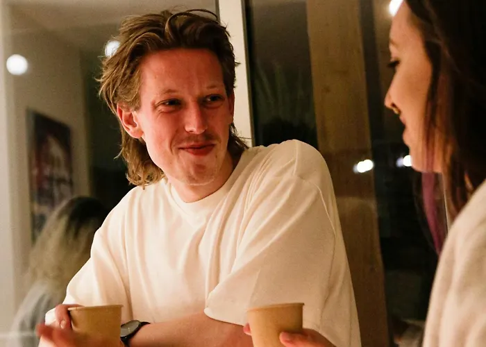 We Hate F Tourists Albergue *